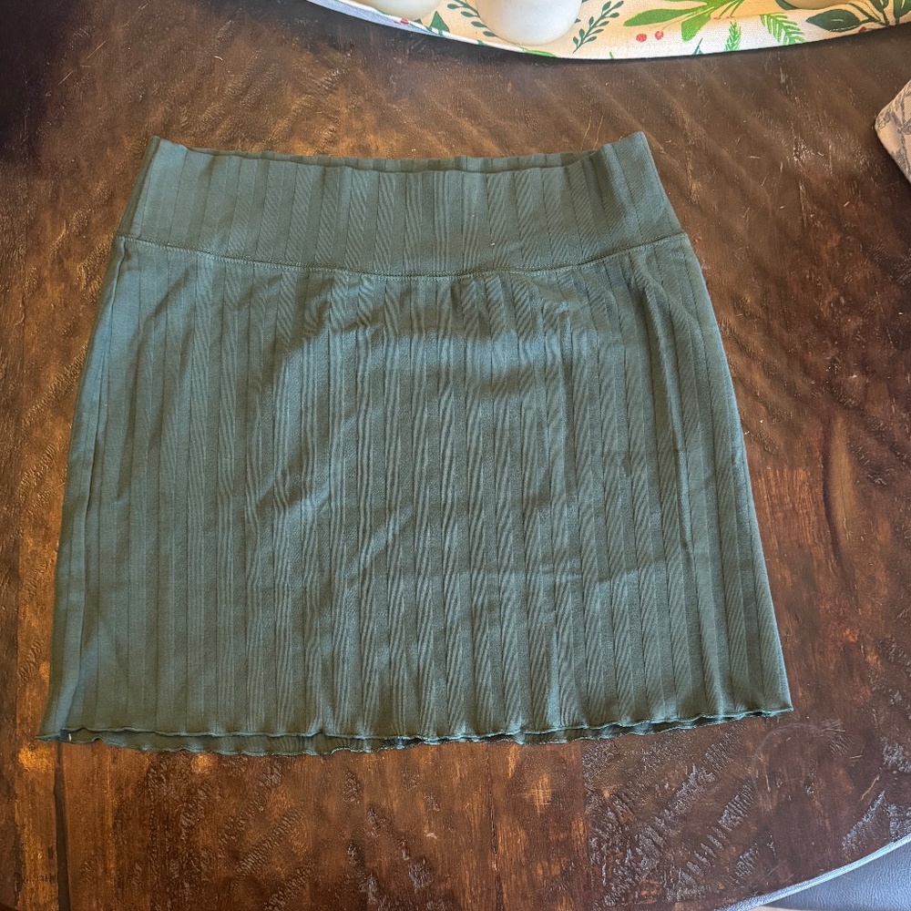 Offline By Aerie Fitted Green Stretchy Elastic Waist Mini Short Skirt Medium